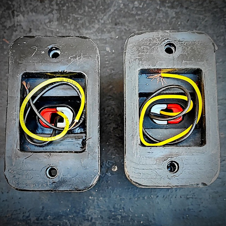 چراغ لاستیکی بغل تریلی و کامیون ارزان چراغ قوه پیشانی ۴حالته چراغ گردان چراغ گردان SMD چراغ گردان مدل ۵۱۴ سه پیچ چراغ گردان احتیاط قرمز چراغ لاستیکی کوتاه چراغ لاستیکی چراغ لاستیکی کوتاه نئونی چراغ لاستیکی سه طرفه سه رنگ