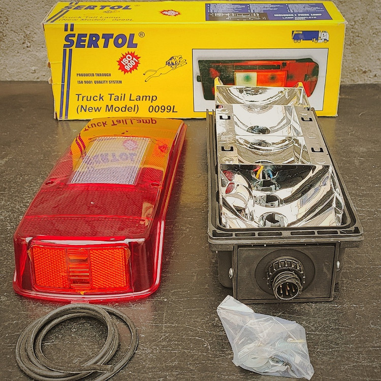 انواع چراغ خطرچراغ خطر FM9 چراغ خطر کامل ولوو چراغ خطر ولوو برند سرتول چراغ خطر ولوو سمت راننده چراغ خطر ولوو سمت راست چراغ خطر ولوو سمت شاگرد چراغ خطر ولوو سمت راننده چراغ خطر کامیون بنز آکسور Axor طلق کرکره ای شیار دار برند طلوع درجه 1