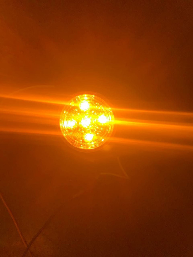 چراغ بغل تریلرچراغ بغل گوشواره ای چراغ بغل گوشواره ای ۲۴ولت چراغ بغل گوشواره ای تریلر چراغ بغل گوشواره استیل چراغ بغل تریلی بیضی نارنجی 24 ولت با 5 ال ای دی چراغ بغل بیضی چراغ بغل بیضی ۲۴ولت چراغ بغل تریلی بیضی