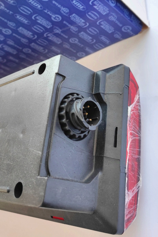 چراغ خطر عقب بنز اکتروس Mp4 سمت راست طرف شاگرد Right چراغ خطر MP4 چراغ خطر عقب بنز اکتروس چراغ خطر اکتروس سمت راست طرف شاگرد چراغ خطر اکتروس سمت چپ طرف راننده چراغ خطر عقب بنز ده سیلندری مایلر بنز تک ۹۱۱ ۱۹۲۴ ۱۹۲۱ مدل ۳ رنگ